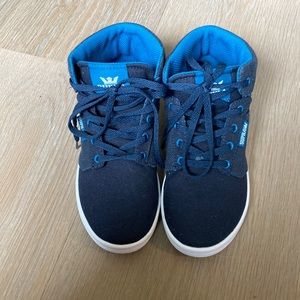 New only tried on not worn boys size 2 high tops navy blue